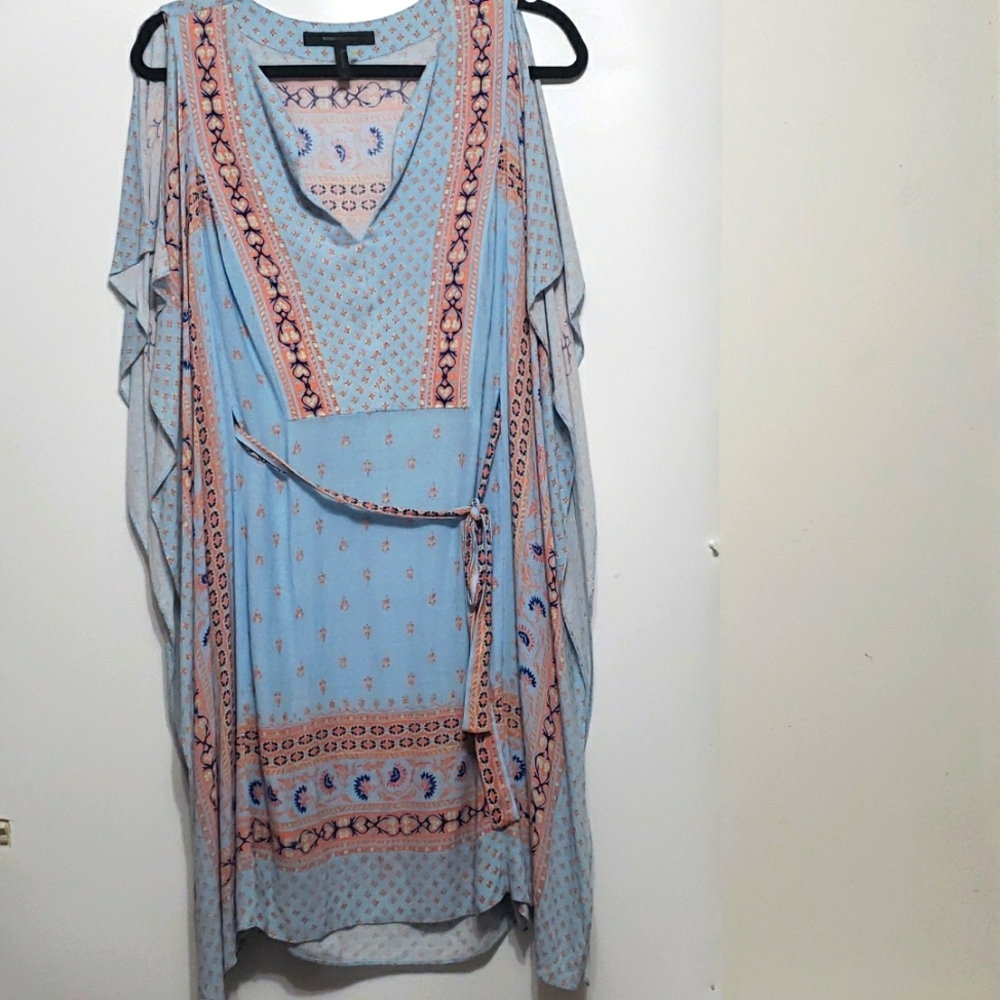 BCBGMAXAZRIA AlexiCold Shoulder Caftan Midi Dress